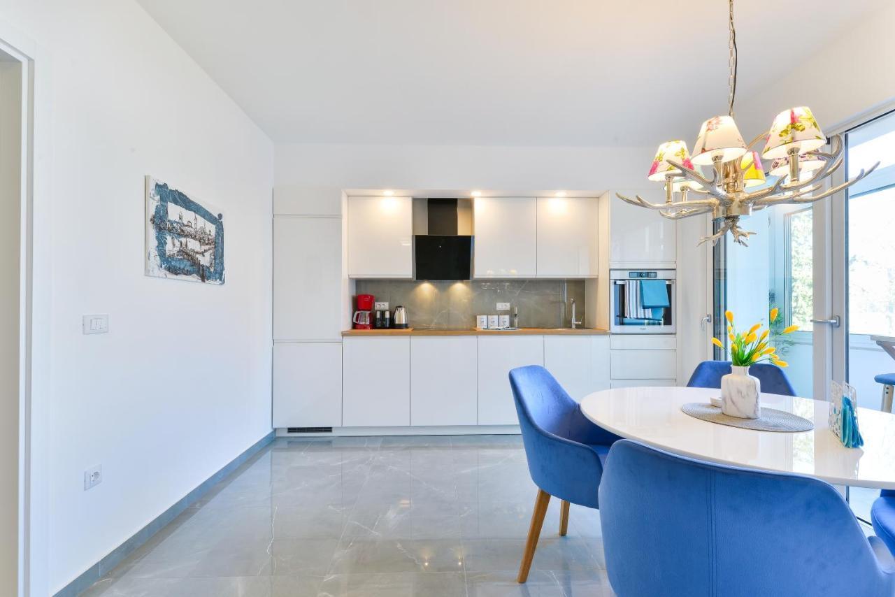 Pia Apartment